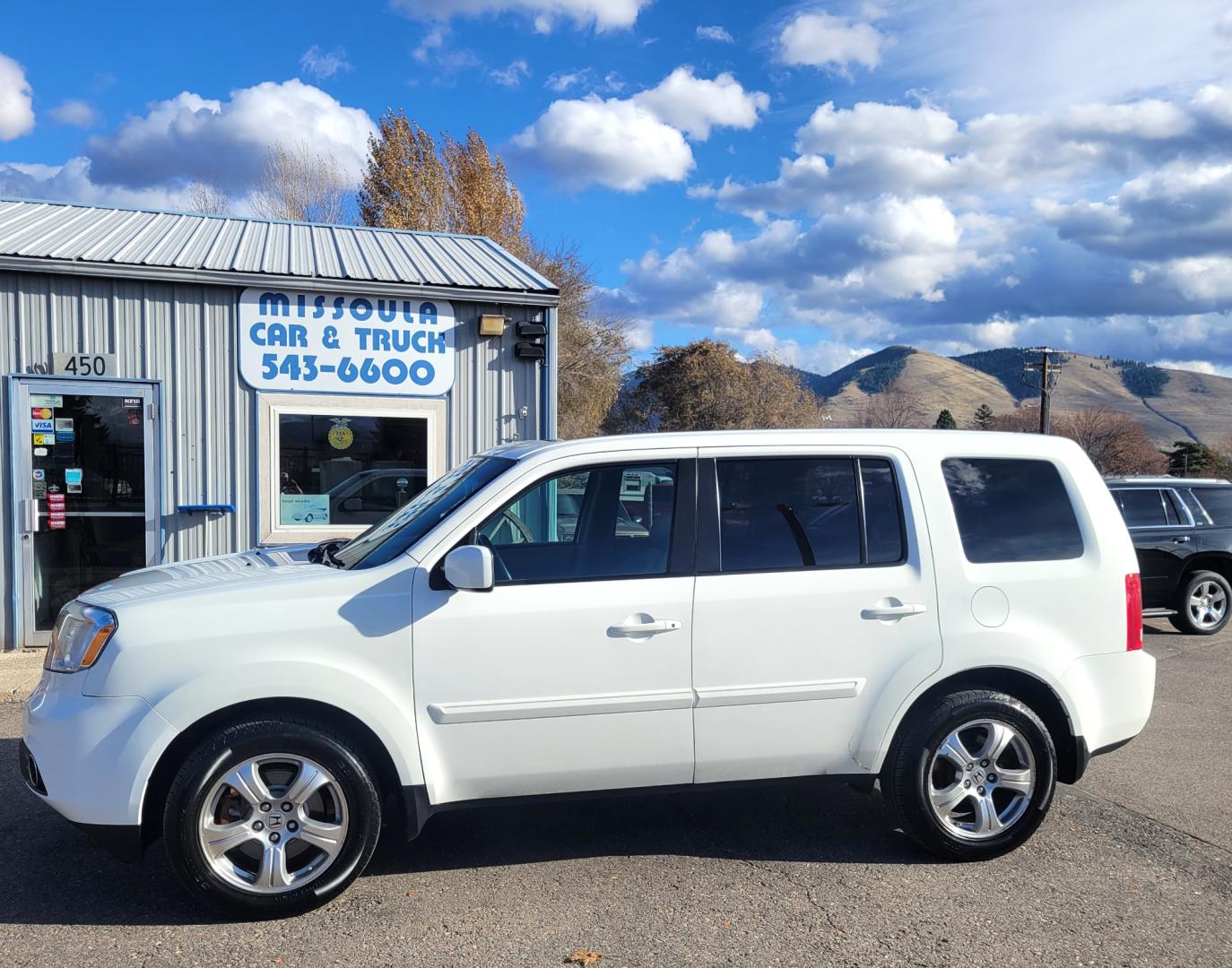 2015 White /Gray Honda Pilot EX-L AWD EX-L (5FNYF4H58FB) with an 3.5L V6 SOHC 24V engine, 5-Speed Automatic transmission, located at 450 N Russell, Missoula, MT, 59801, (406) 543-6600, 46.874496, -114.017433 - All Wheel Drive. Automatic Transmission. Power Heated Leather Seats. Power Sunroof. 3rd Row Seating. Air. Cruise. Tilt. Bluetooth. AM FM XM CD Player. Backup Camera. - Photo#0